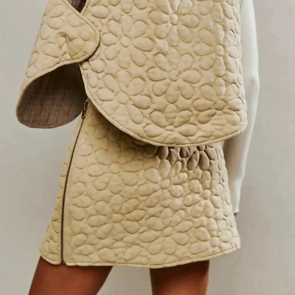 NWT Free People Folk Floral Daisy Mini Skirt Quilted Flower Tan Cream XS - Picture 2 of 11